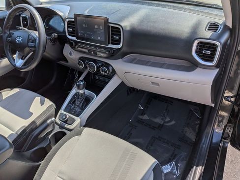 Used 2025 Hyundai Venue SEL image 32