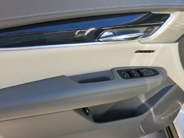 Used 2025 Cadillac XT6 Premium Luxury FWD image 22