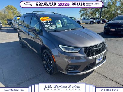 Used 2022 Chrysler Pacifica Touring-L w/ Uconnect Theater Family Group