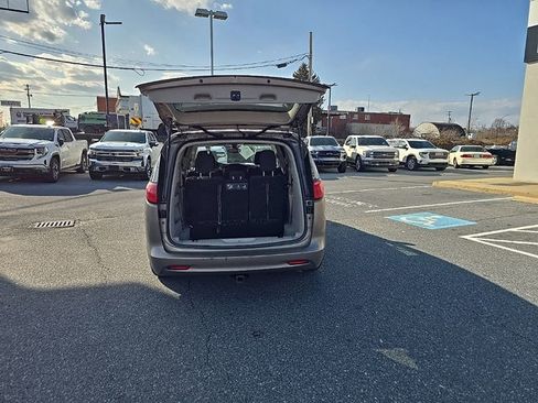 Used 2017 Chrysler Pacifica LX w/ Tire & Wheel Group image 17