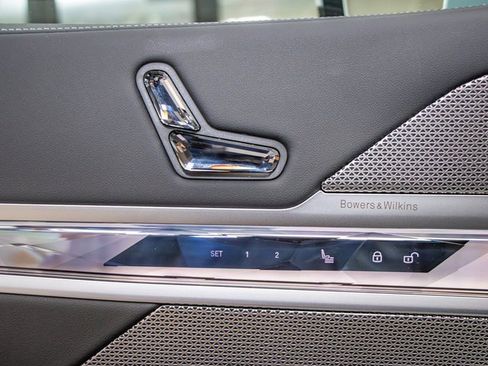 Used 2025 BMW 740i xDrive image 14