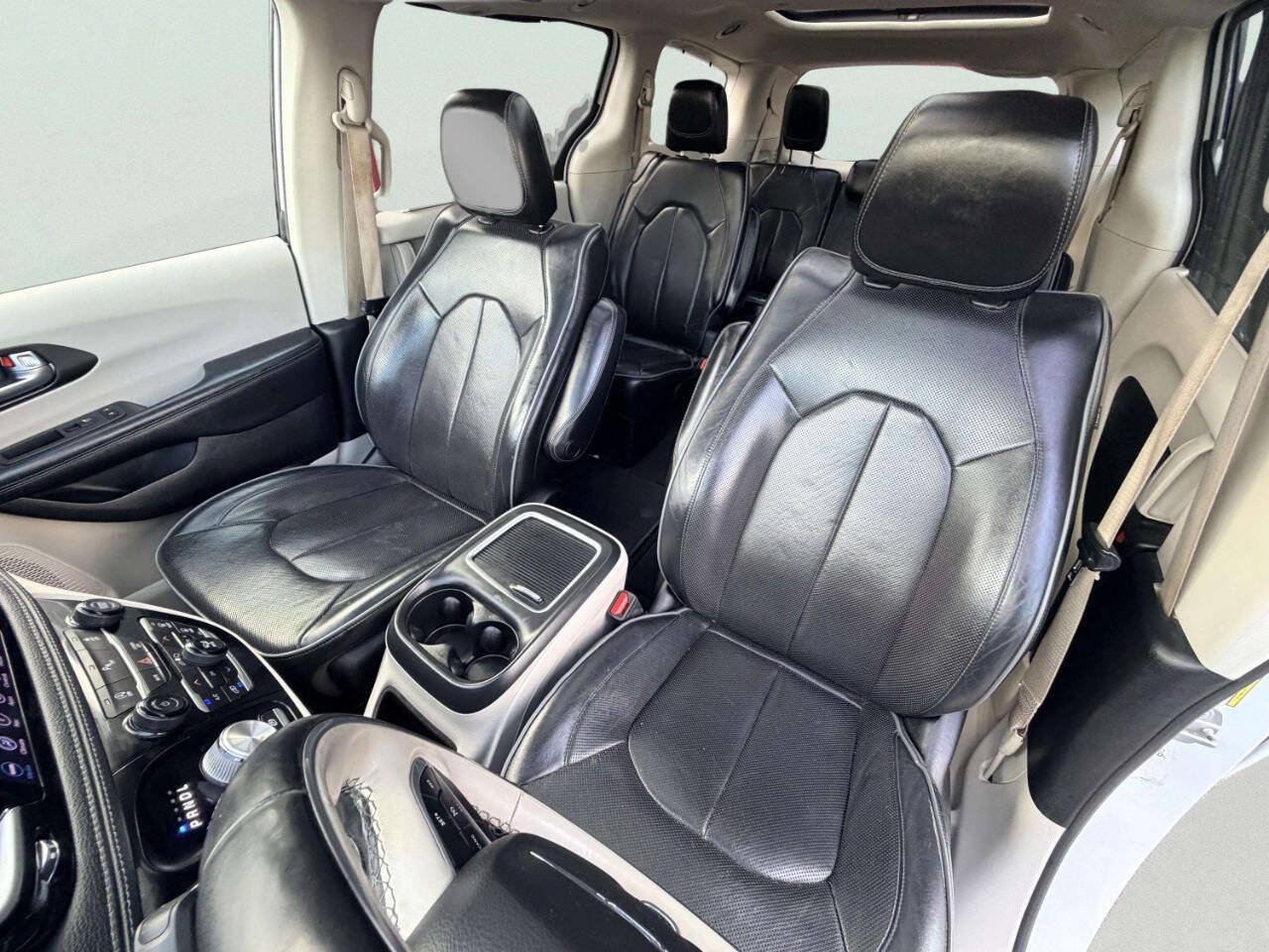 Used 2020 Chrysler Pacifica Limited FWD image 20