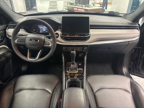 Used 2024 Jeep Compass Limited image 11