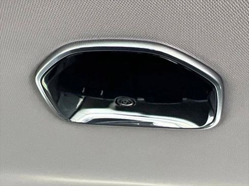 Certified 2021 Chrysler Pacifica Touring-L w/ Uconnect Theater Family Group FWD image 33