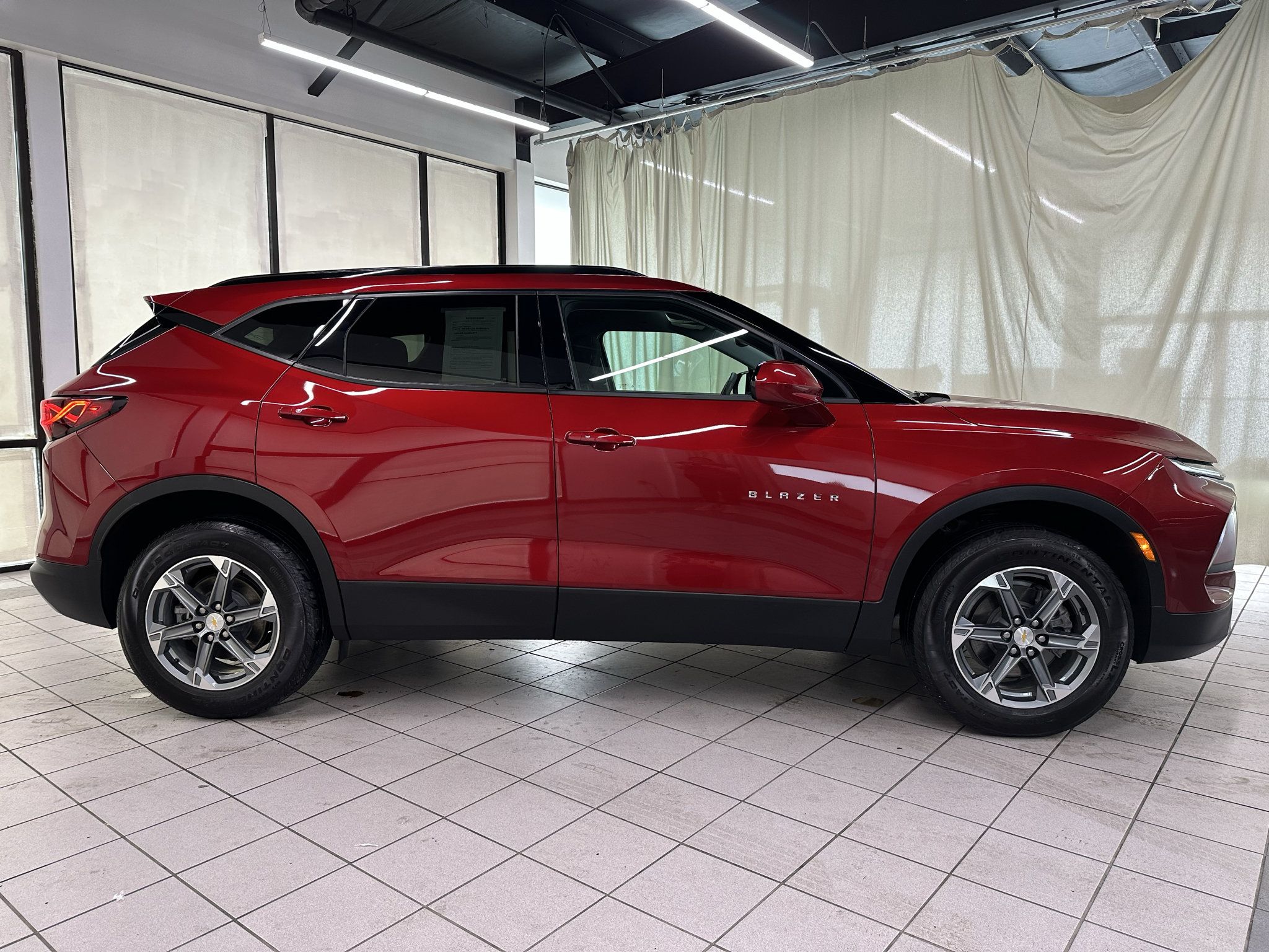 Certified 2025 Chevrolet Blazer LT w/ Convenience Package FWD image 2