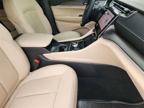 New 2025 Jeep Grand Cherokee Limited image 10