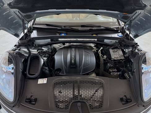 Used 2020 Porsche Macan image 30