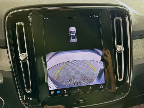 Used 2025 Volvo XC40 B5 Core image 22