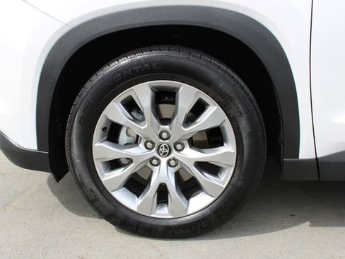 Used 2025 Toyota Grand Highlander AWD Hybrid image 4