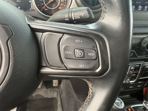 Used 2021 Jeep Gladiator Willys image 15