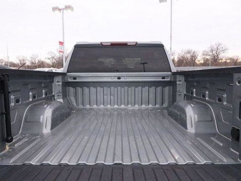 Used 2025 GMC Sierra 1500 SLT image 7