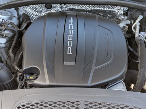 Certified 2019 Porsche Macan image 30