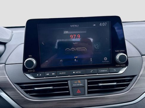 Used 2025 Nissan Altima 2.5 SV image 15