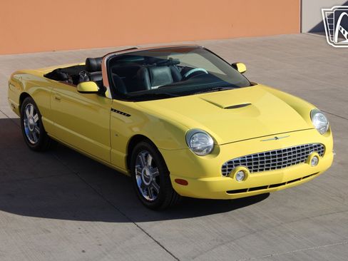 Used 2004 Ford Thunderbird image 18
