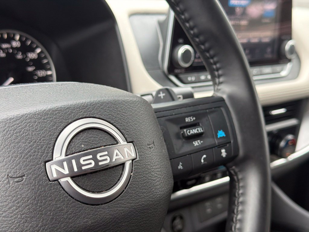 Certified 2025 Nissan Rogue SV FWD image 14
