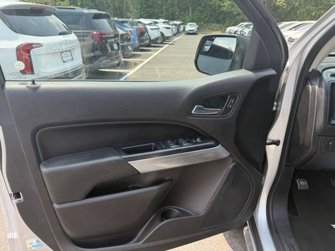 Used 2018 Chevrolet Colorado LT w/ Redline Special Edition RWD image 9