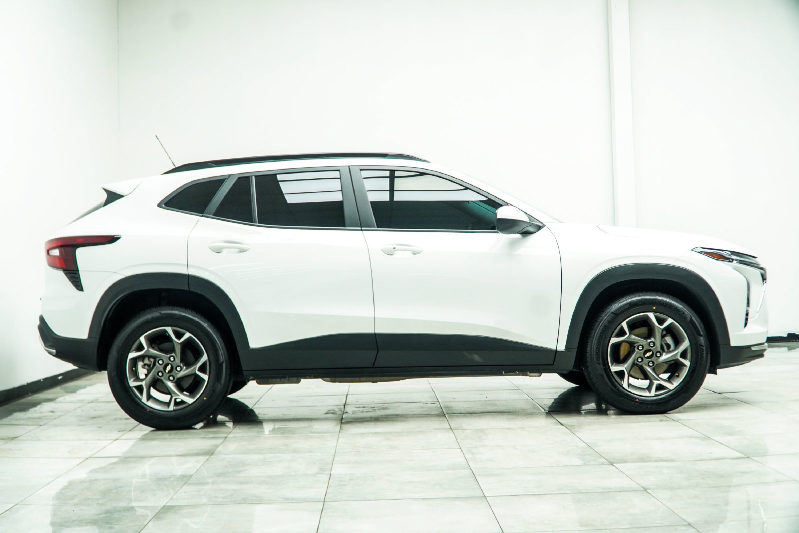 Used 2024 Chevrolet Trax LT w/ Driver Confidence Package FWD image 8