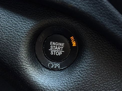 Used 2020 Jeep Cherokee Latitude Plus FWD image 33