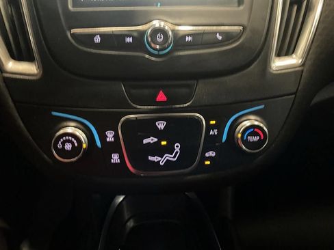 Used 2017 Chevrolet Malibu LT FWD image 21