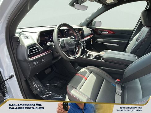 New 2026 Chevrolet Traverse RS image 13