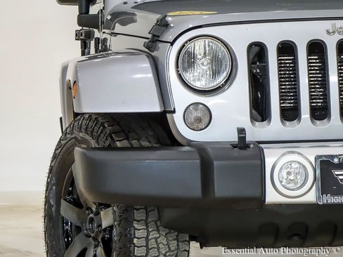 Used 2015 Jeep Wrangler Unlimited Sahara w/ Dual Top Group AWD/4WD image 6