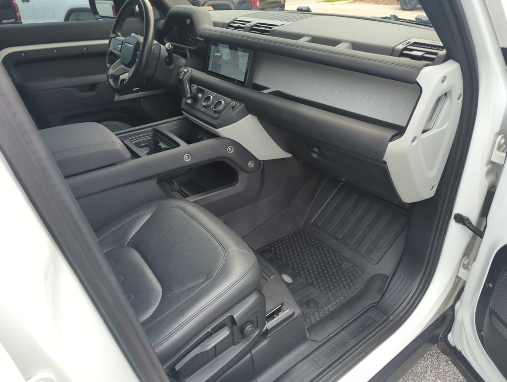 Used 2022 Land Rover Defender 110 S AWD/4WD image 33