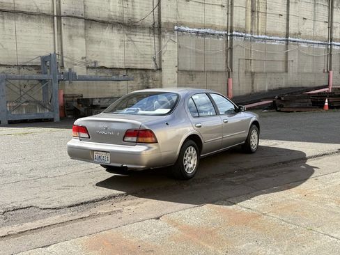 Used 1998 Nissan Maxima GXE FWD image 10
