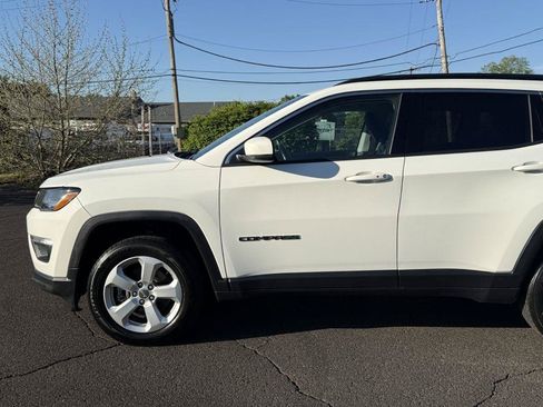 Used 2018 Jeep Compass Latitude w/ Popular Equipment Group AWD/4WD image 5