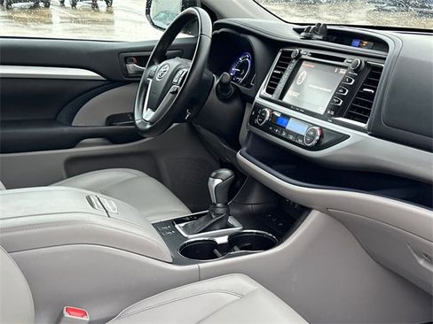 Used 2019 Toyota Highlander XLE image 8