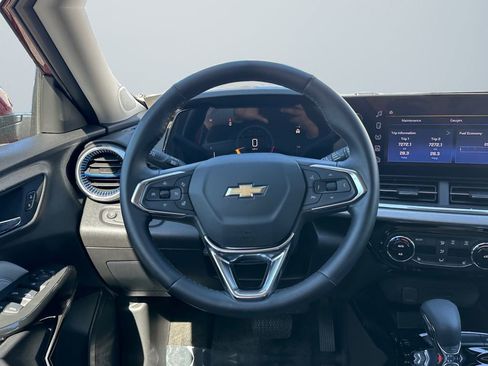 Used 2025 Chevrolet Trax LT w/ Driver Confidence Package image 12