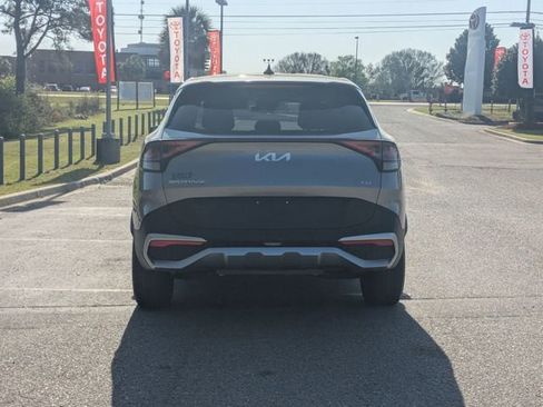 Used 2025 Kia Sportage LX image 4