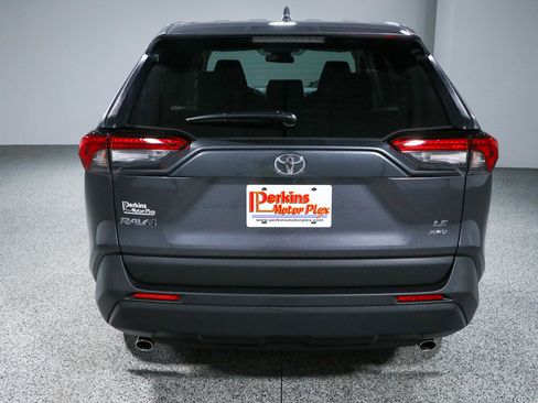 Used 2024 Toyota RAV4 LE AWD/4WD image 8