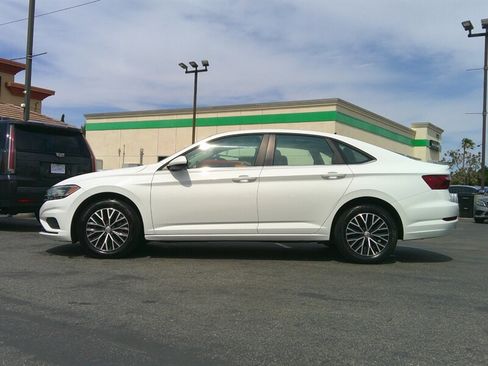 Used 2020 Volkswagen Jetta SE w/ SE Cold Weather Package image 3