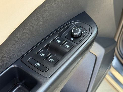 New 2026 Volkswagen Taos SE FWD image 11