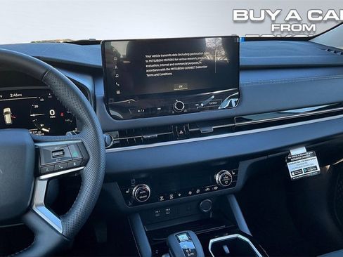 New 2025 Mitsubishi Outlander SE image 7