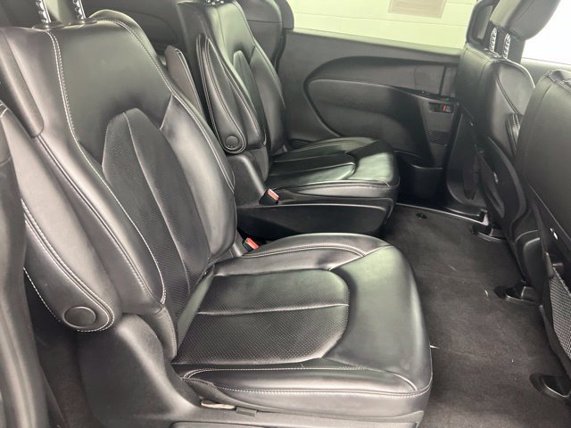 Used 2023 Chrysler Pacifica Touring-L w/ S Appearance Package FWD image 21