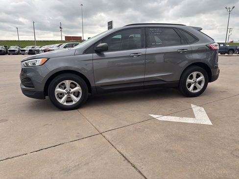 Used 2022 Ford Edge SE image 3