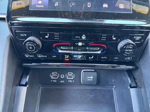 Used 2025 Jeep Grand Cherokee Altitude image 21