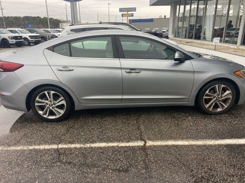Used 2017 Hyundai Elantra Limited w/ Limited Tech Package 04 image 8