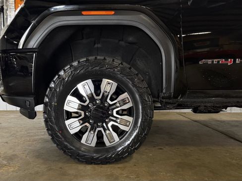 Used 2020 GMC Sierra 2500 AT4 w/ AT4 Premium Package AWD/4WD image 16