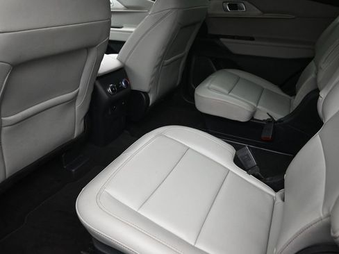 Used 2025 Ford Explorer Active w/ Active Comfort Package AWD/4WD image 14