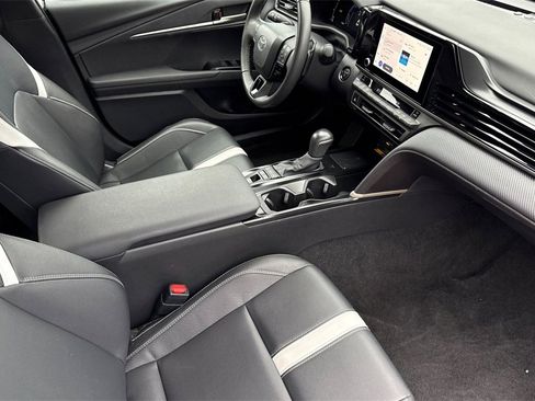 Used 2025 Toyota Camry SE image 23