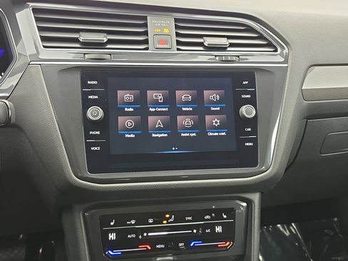 Certified 2022 Volkswagen Tiguan SE w/ Panoramic Sunroof Package image 20