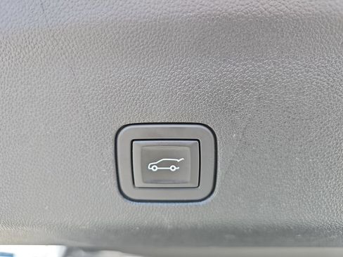 Used 2025 Chevrolet Tahoe High Country AWD/4WD image 15