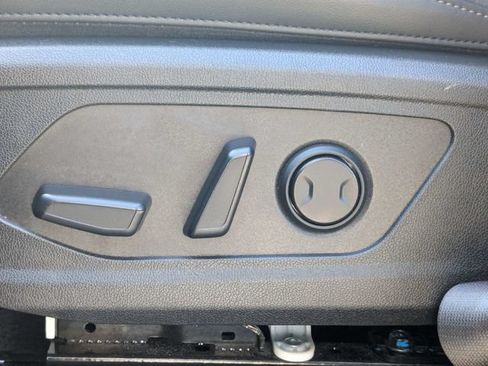 Used 2025 Kia Sorento S FWD image 19