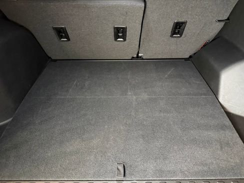 Used 2021 Chevrolet Equinox LT image 22