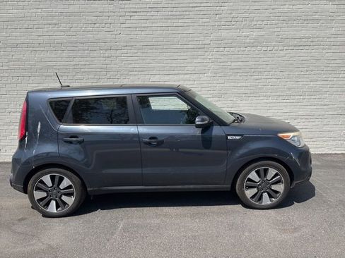 Used 2014 Kia Soul ! w/ Sun & Sound Package FWD image 2