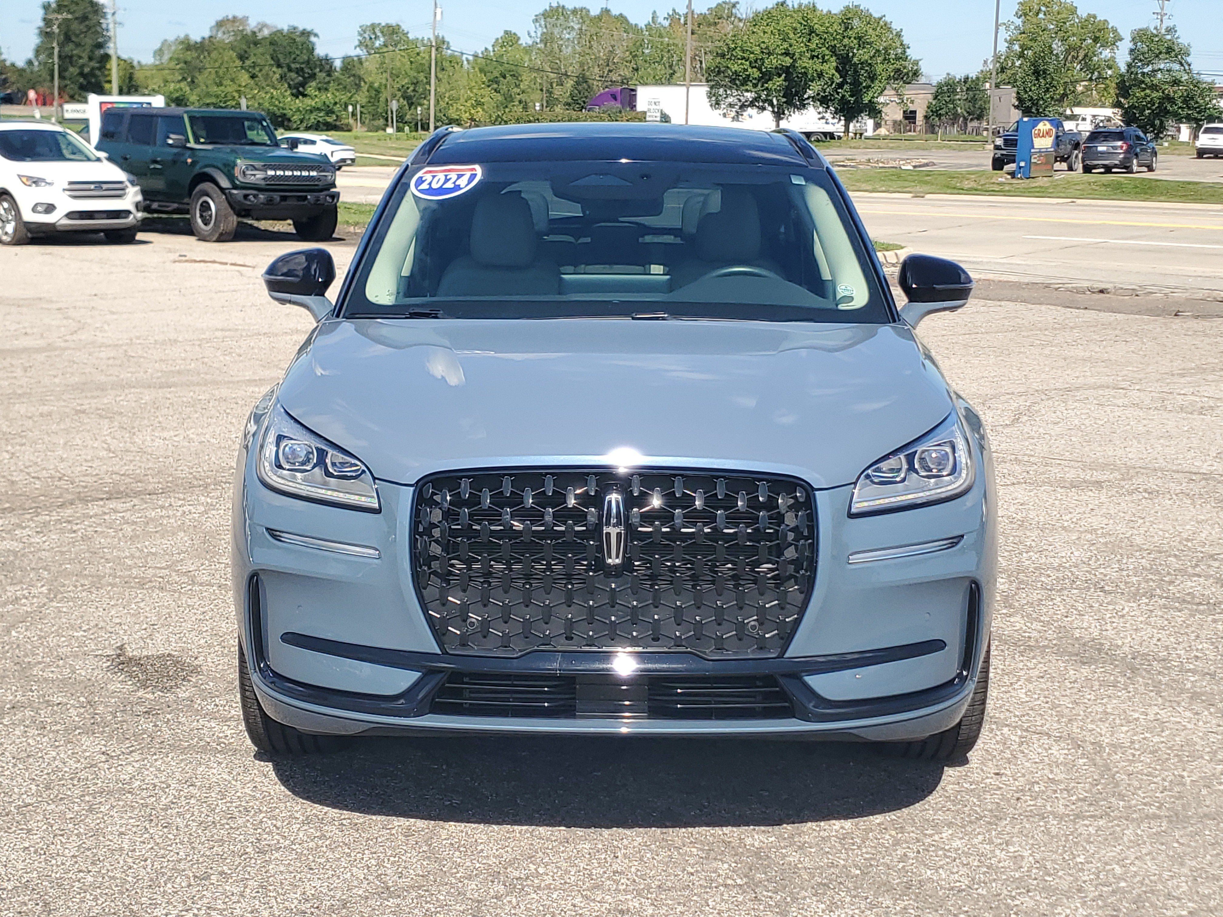 Certified 2024 Lincoln Corsair Reserve w/ Equipment Group 201A AWD/4WD image 2