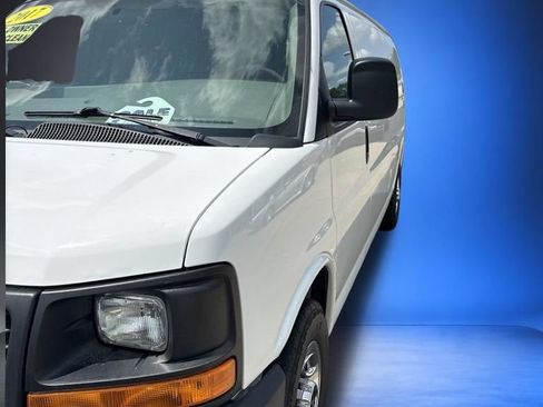 Certified 2017 GMC Savana 2500 Extended RWD image 3