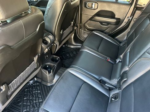 Used 2025 Jeep Gladiator Sport AWD/4WD image 11